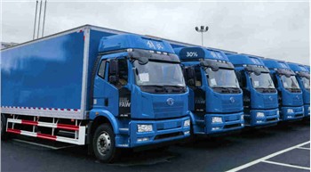 9.{1}}metrová karoséria suchého nákladného nákladného auta v Modrom oceáne